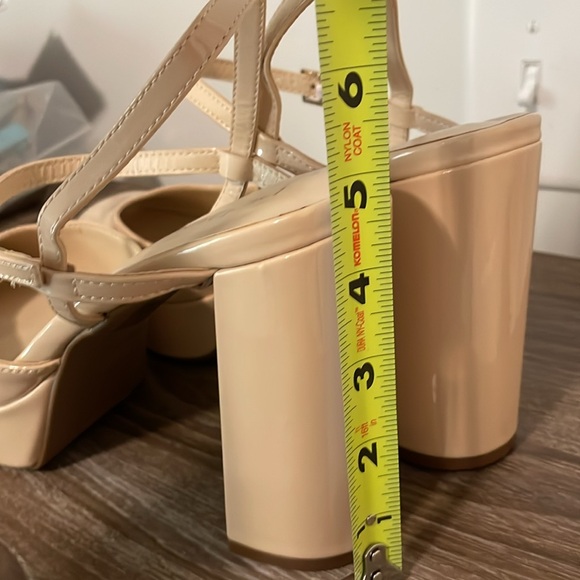 Bebe Janysa Platforms Size 10 Nude Patent Leather Square Toe Chunky Block Heel - Picture 10 of 10